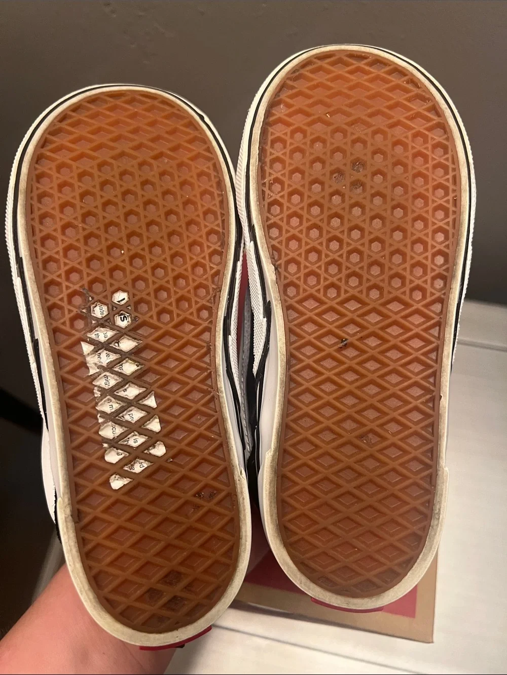 Vans Knu Skool Elastic Lace Bolt. Black and white. Toddler size 10